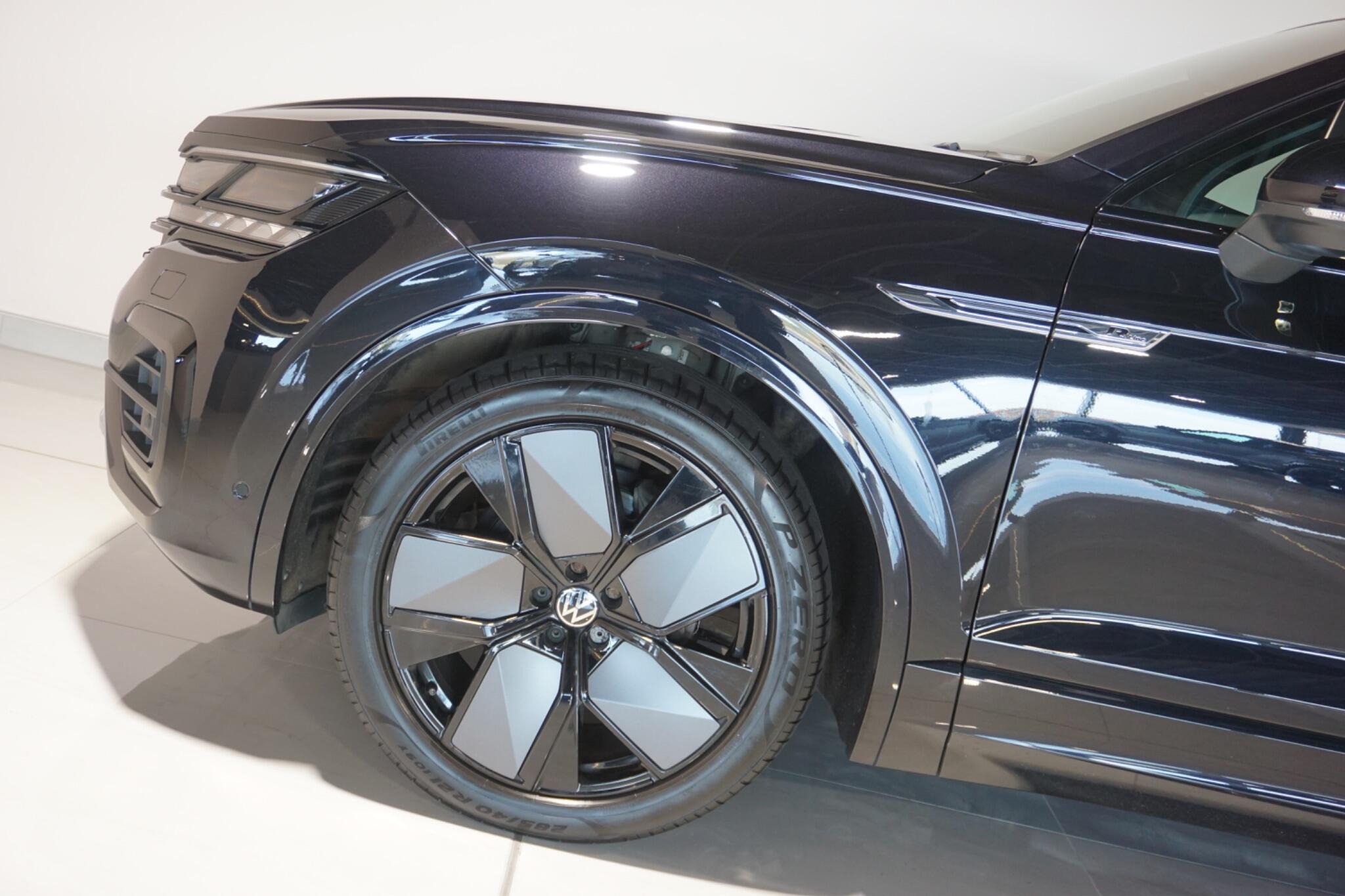 Volkswagen Touareg 3.0 TDI V6 Black Edition SUV 5dr Diesel Tiptronic 4Motion Euro 6 (s/s) (286 ps)